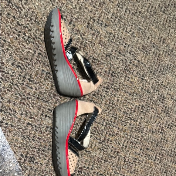 Fly London Tan and Black Strappy Sandals - Picture 3 of 6